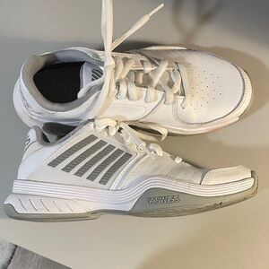 K-Swiss Women's sz. 8 White Athletic  court Shoes